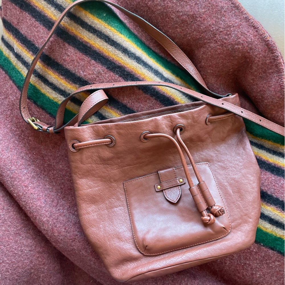 Frye Olivia Bucket Bag Drawstring Shoulder or Crossbody in Cognac leather